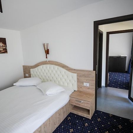 Bungalowuri Doi Cocosi Villa Horezu Esterno foto